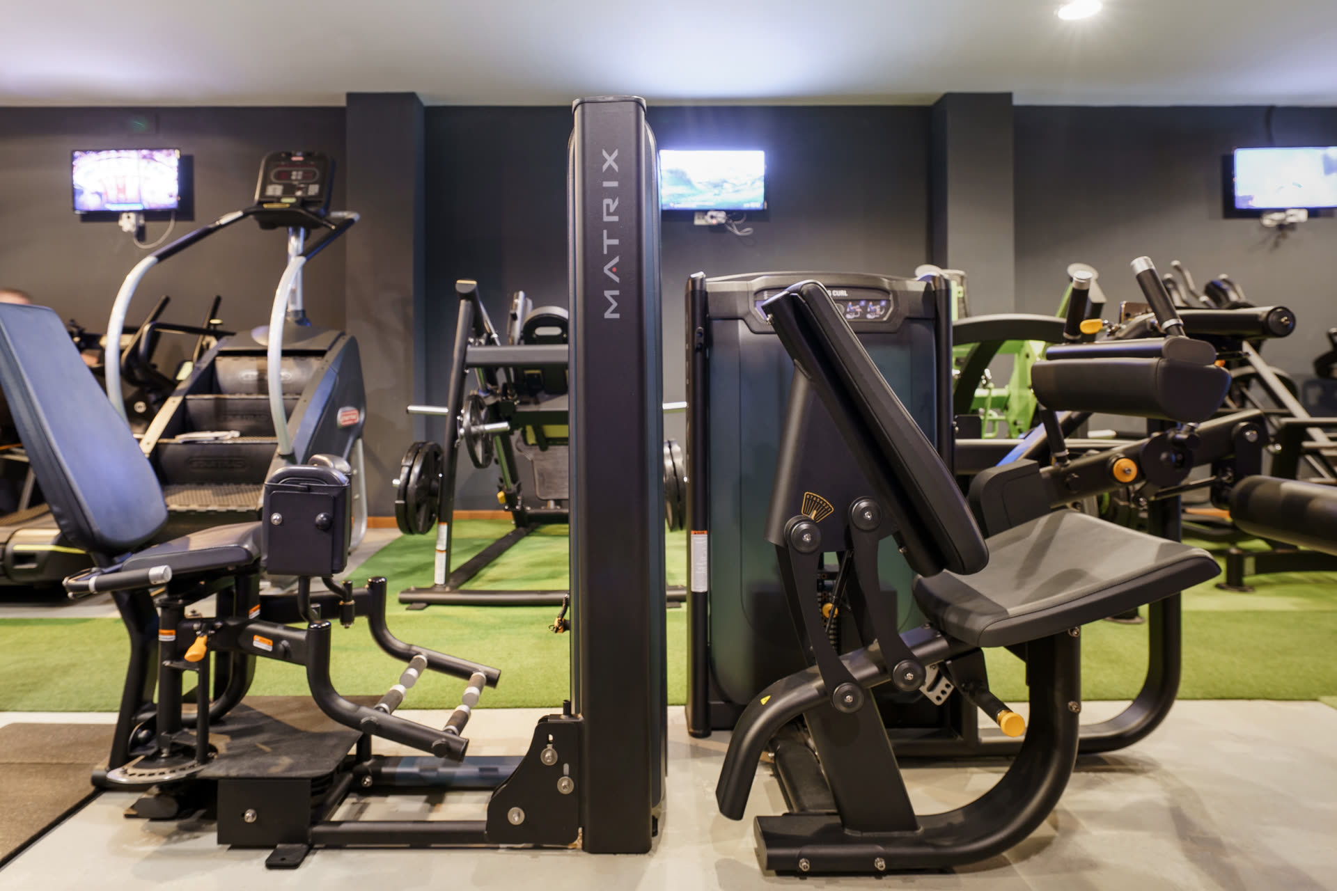 Máquinas de pierna y cardio AL GYM CLUB Almería