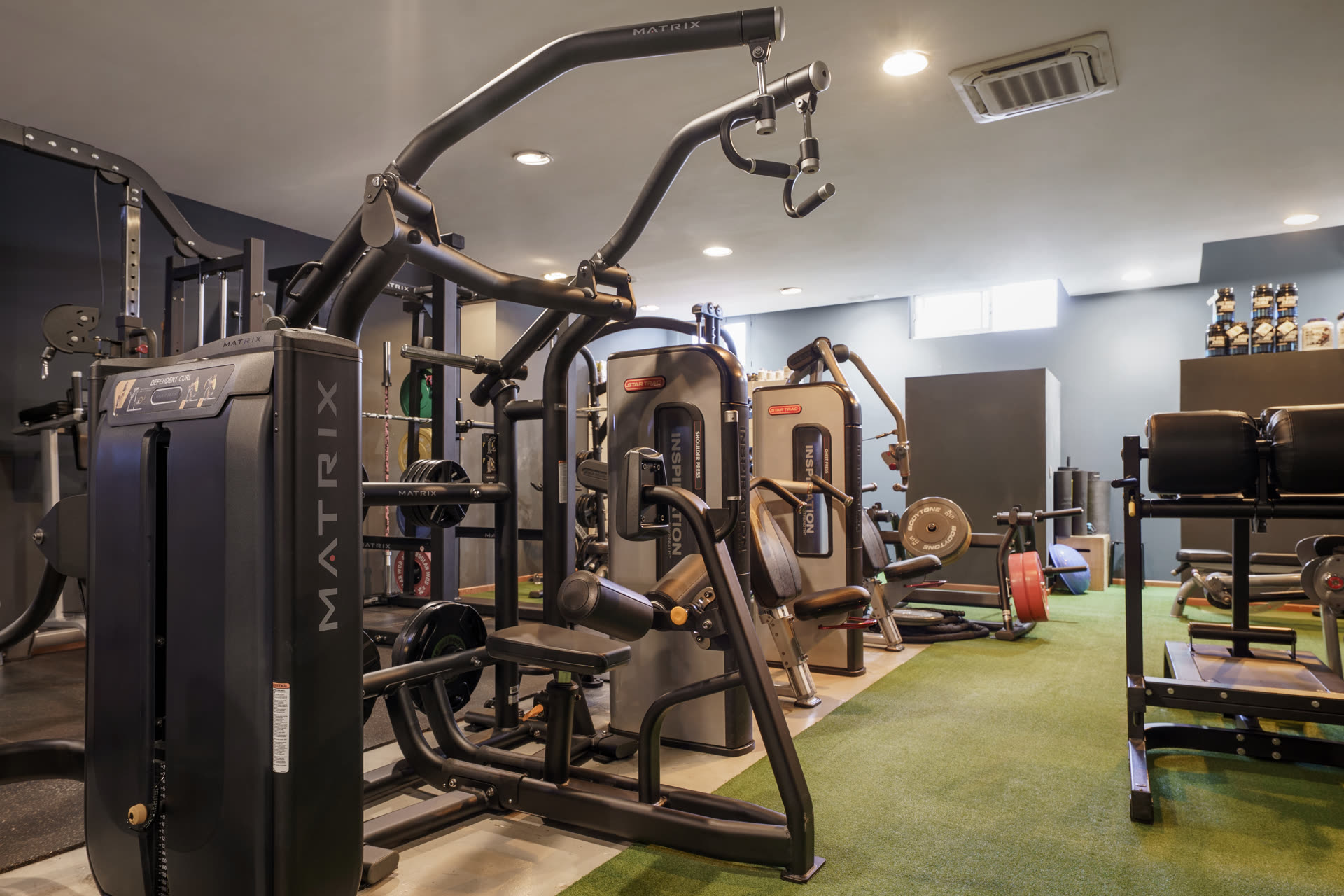 Functional trainer MATRIX y zona de entrenamiento funcional